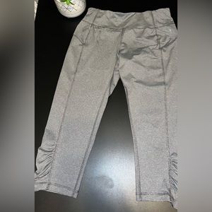 Danskin Now Fitted Capri Workout Leggings Size Small EUC